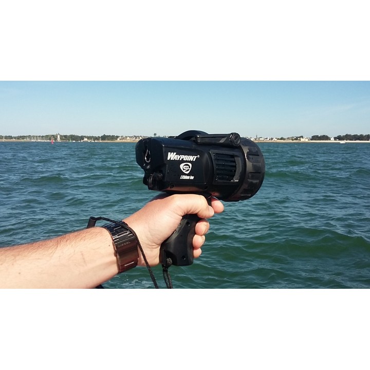 Waypoint 400 - 1400 lm searchlight